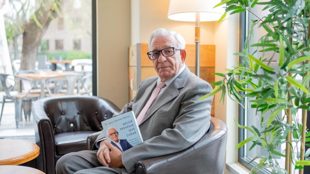 'Mejor prevenir que curar' es el tercer libro del doctor Sánchez Martos.