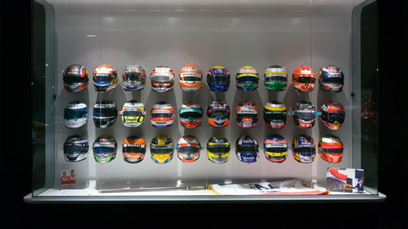 Colección de cascos de pilotos de Fórmula 1 en el Museo de Fernando Alonso