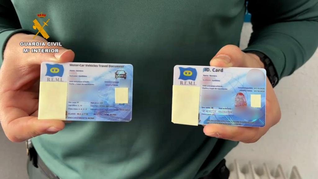 Carnet de conducir y DNI de la República Errante Menda Lerenda.