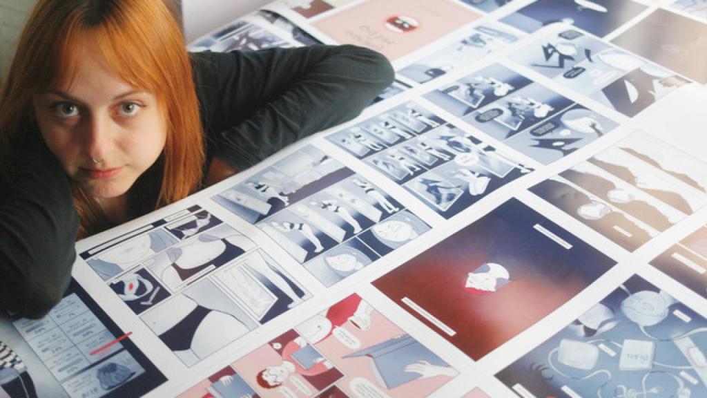 Elisabeth Karin posa junto a las ilustraciones de 'Comiendo con miedo'.