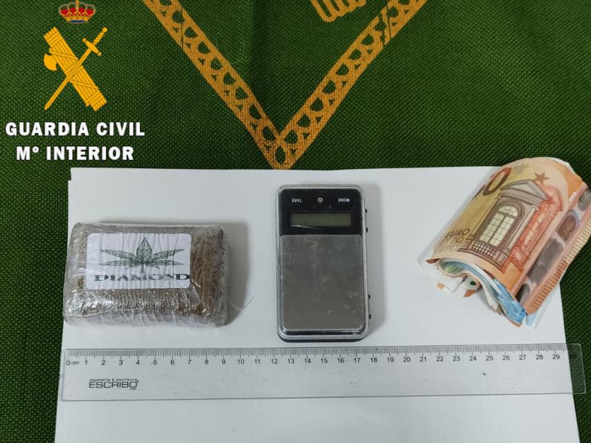 Detenido un hombre en una carretera de Segovia por llevar 105 gramos de hachís en su vehículo