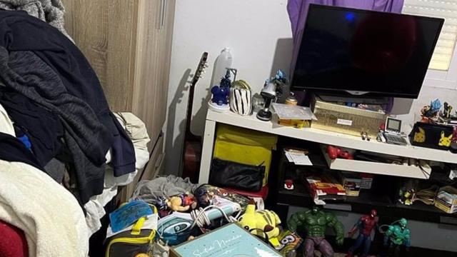 Detenido por aislar a su hijo de diez años en una habitación durante un año.