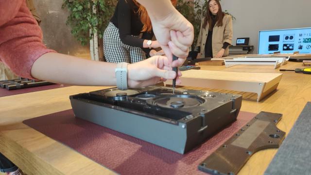 Restauramos un altavoz inteligente de Bang & Olufsen