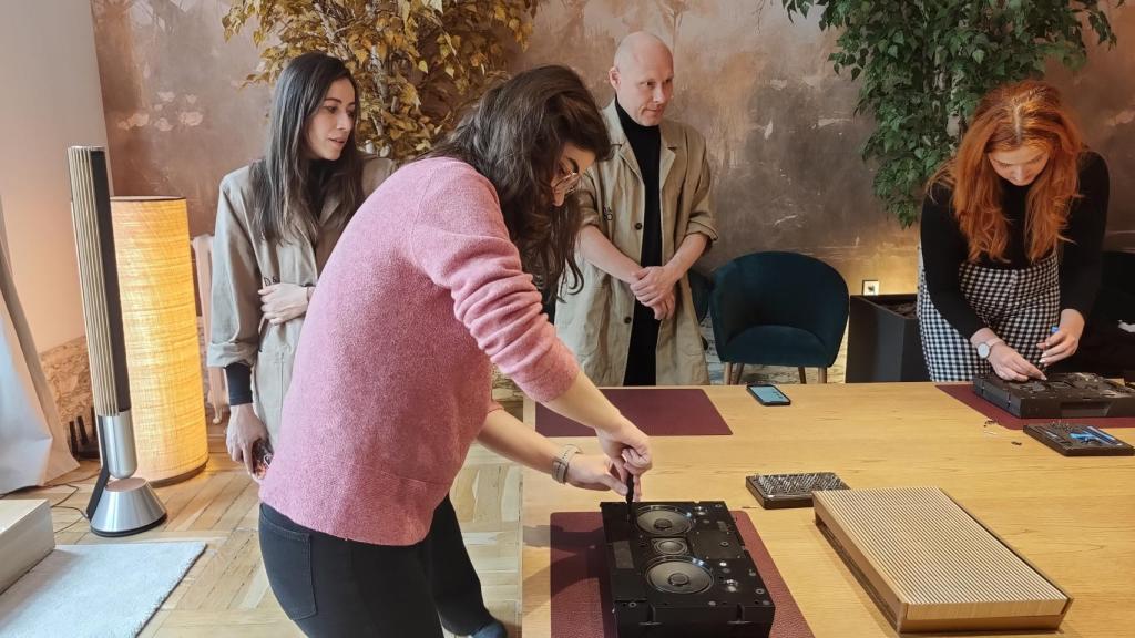 Restauramos un altavoz inteligente de Bang & Olufsen
