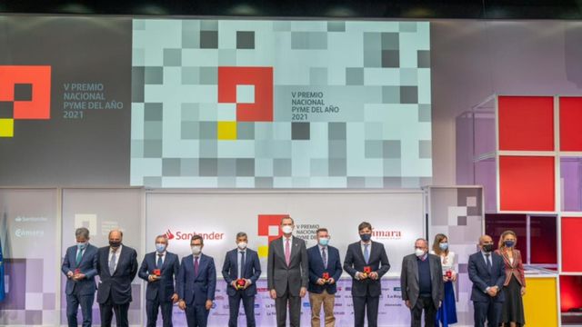 Ganadores en el Premio Nacional Pyme del Año 2021 junto al Rey de España.
