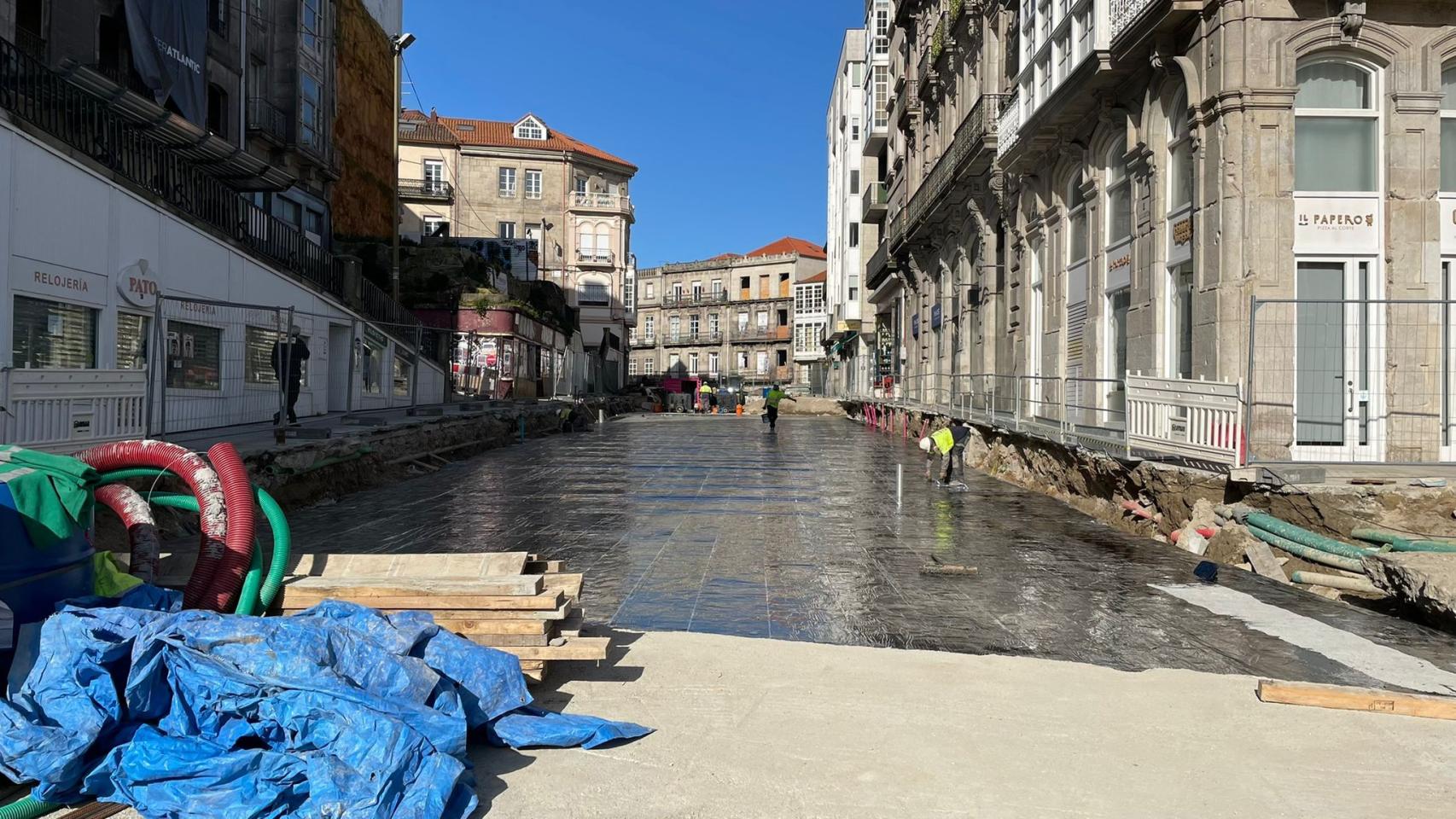 Obras exteriores de peatonalización en la calle Elduayen.