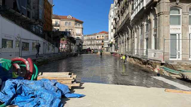 Obras exteriores de peatonalización en la calle Elduayen.