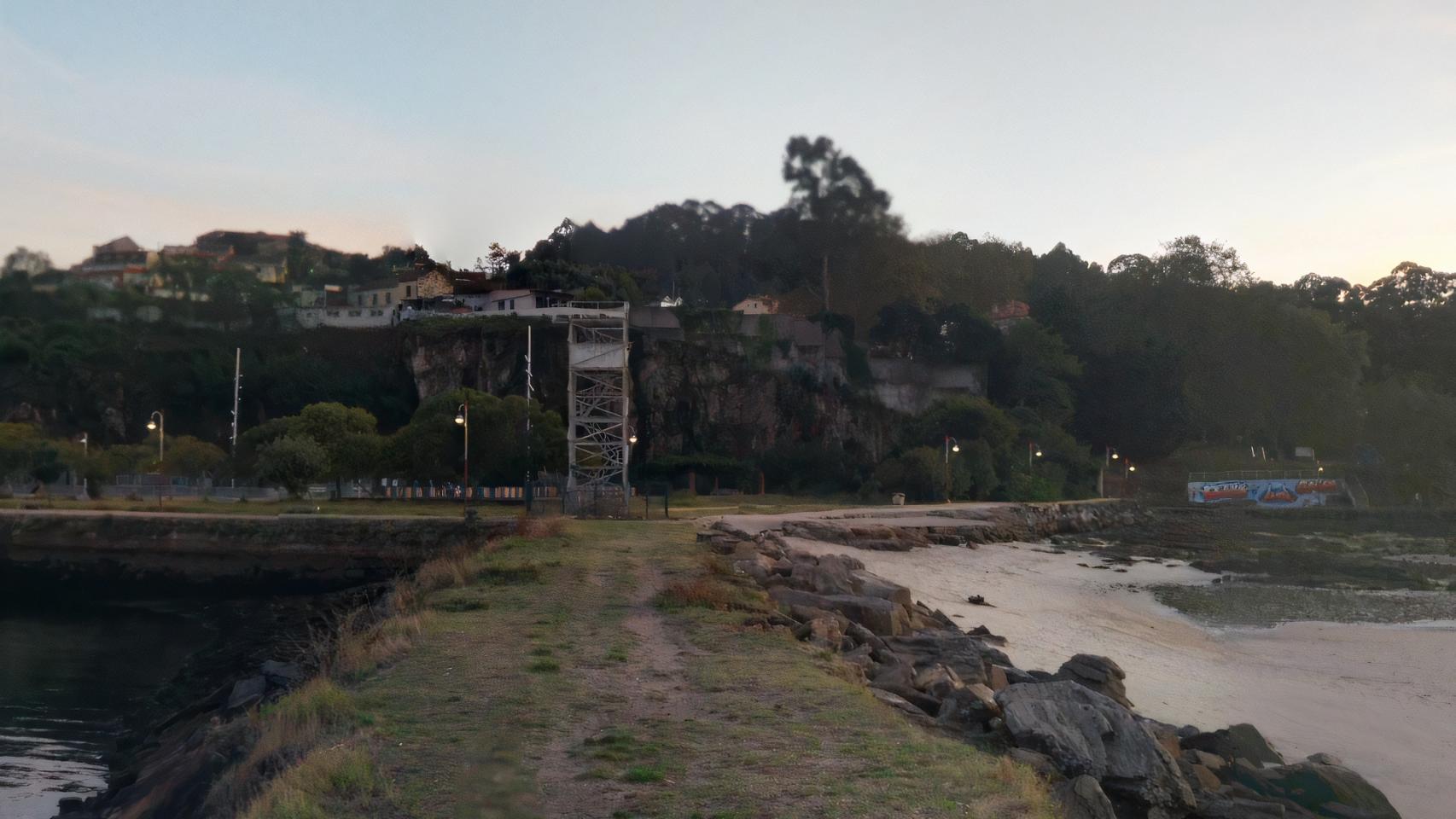 Torre metálica de vigilancia en la ETEA.