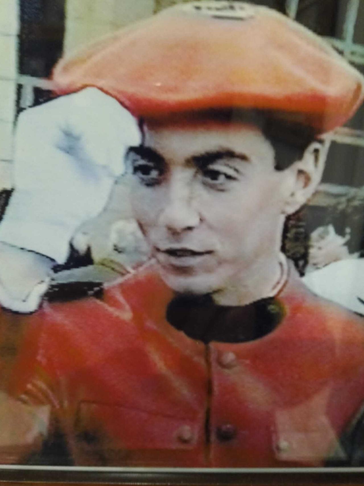 Jorge Díez Elorza, al graduarse como ertzaina, a los 19 años.