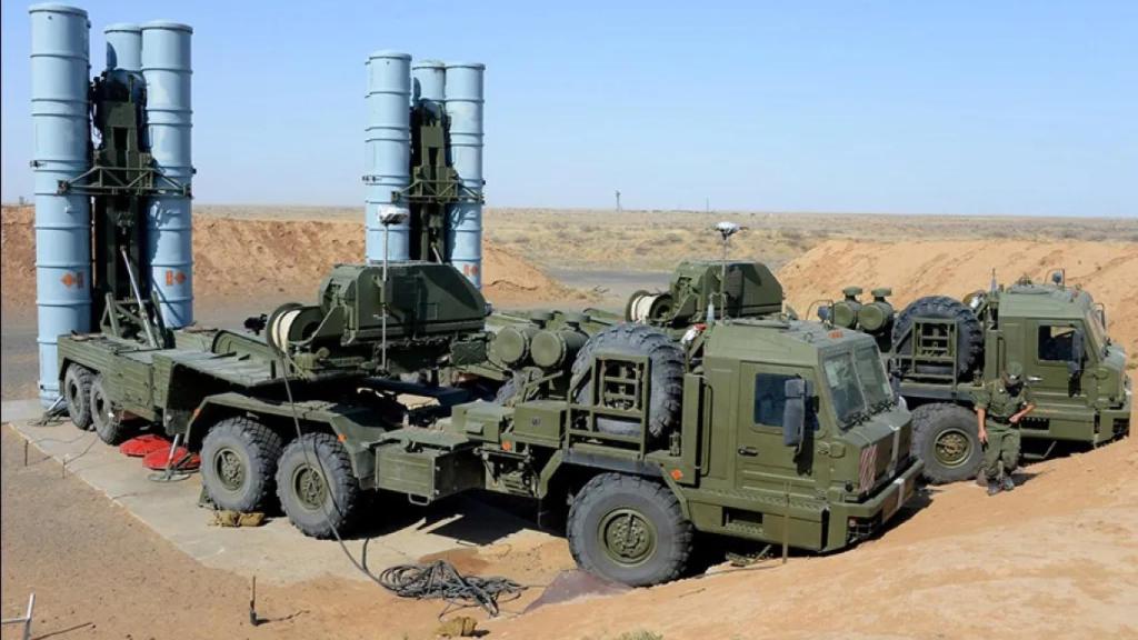 Camiones con los lanzadores S-300