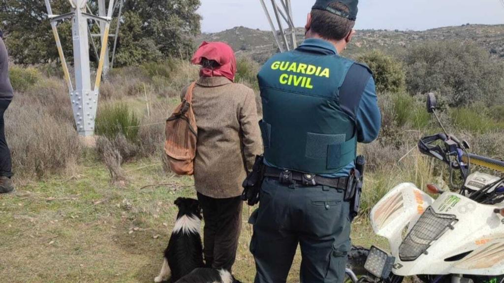 Momento en el que la Guardia Civil ha dado con la mujer desaparecida