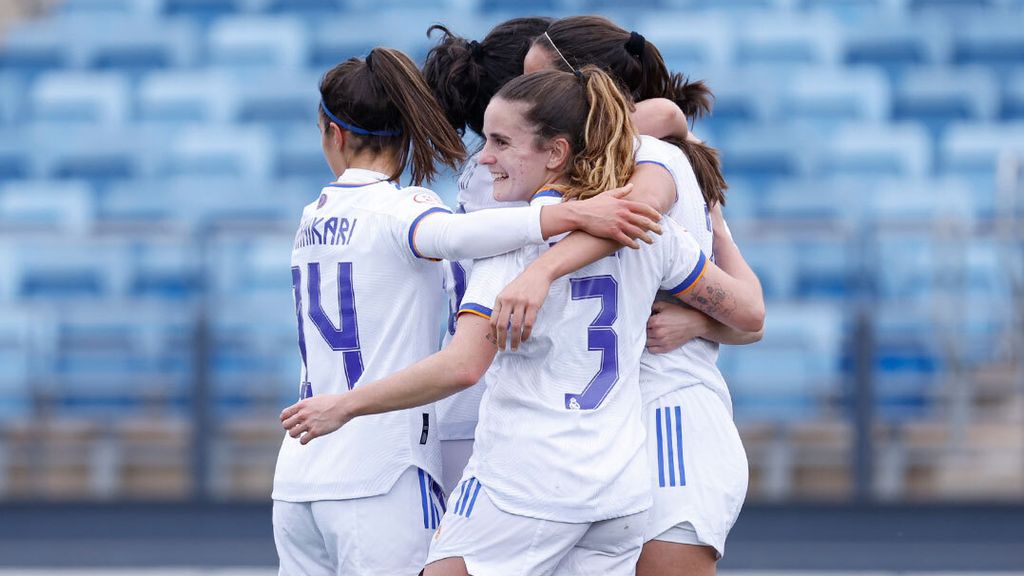 Las jugadoras del Real Madrid Femenino celebran un gol ante el Granadilla Tenerife
