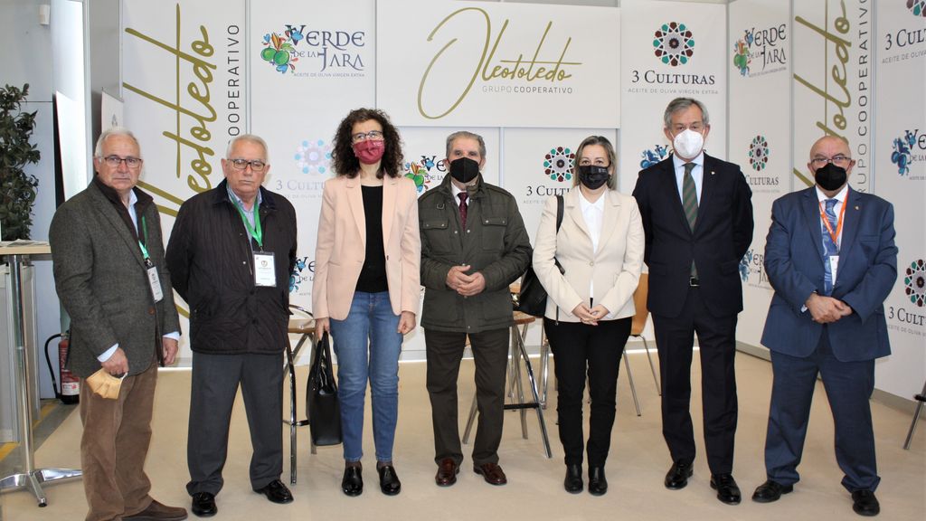 El presidente de Eurocaja Rural muestra su apoyo al AOVE y a los frutos secos