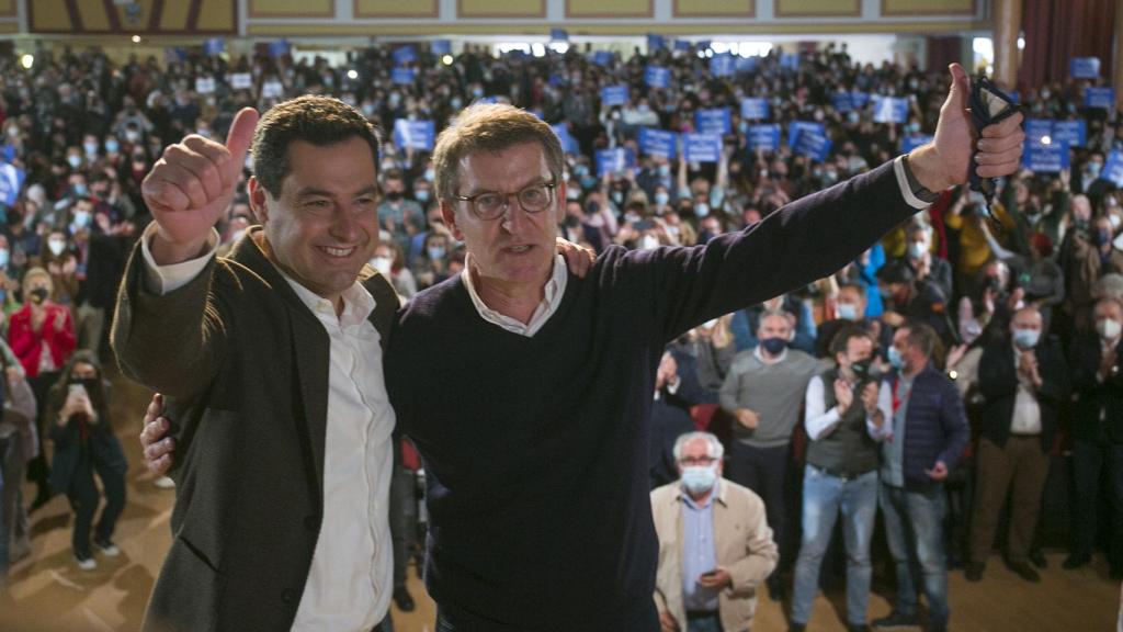 Acto de presentación de la candidatura a la presidencia del Partido Popular de Alberto Núñez Feijóo en el auditorio Príncipe de Asturias de Torremolinos, acompañado por el presidente de la Junta de Andalucía Juanma Moreno.