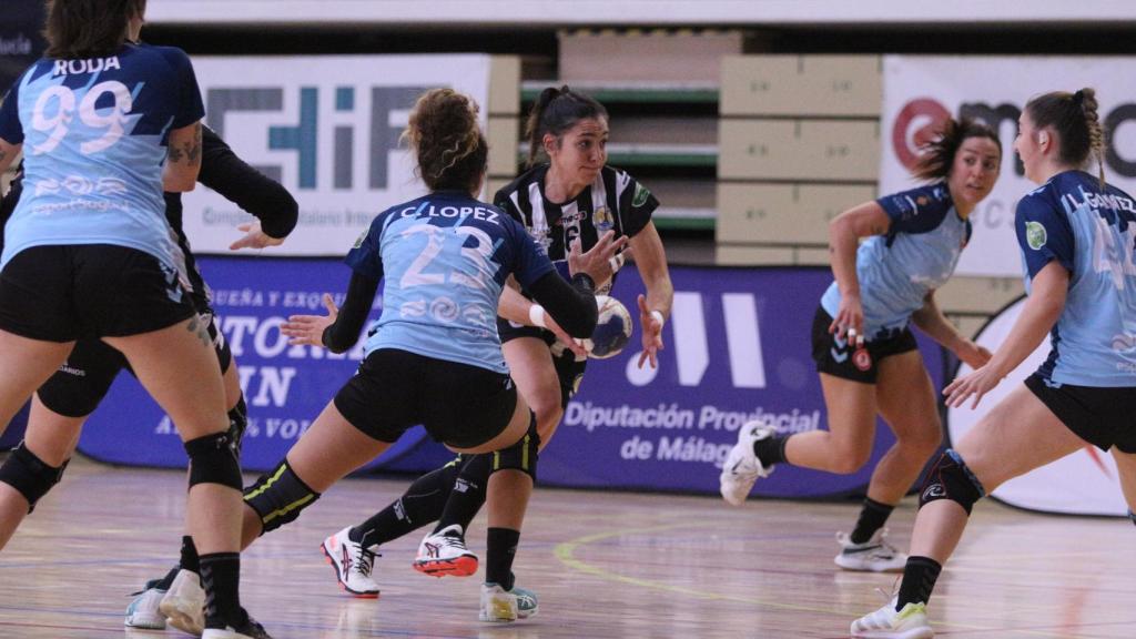 Estela Doiro, ante el Balonmano Morvedre.