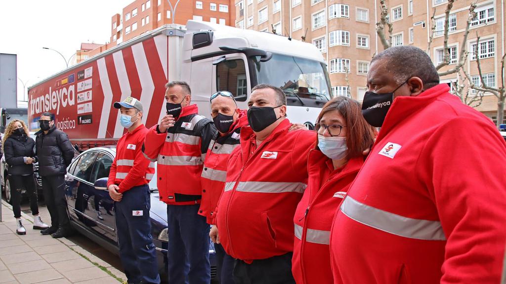 Peio García / ICAL. Un convoy solidario con el que colaboran varias empresas leonesas parte hacia la frontera de Eslovaquia y Ucrania