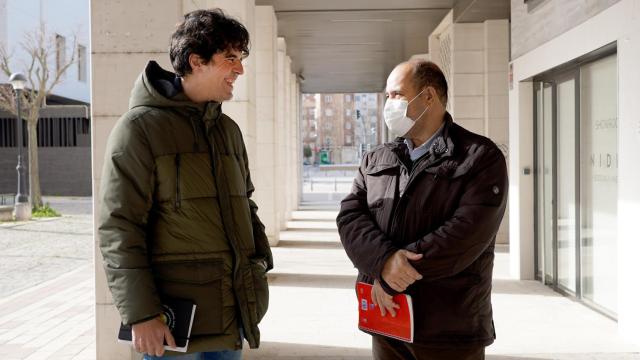 Reunión entre el coordinador autonómico de IU, Juan Gascón, y el delegado saharaui en Castilla y León, Mohamed Labat