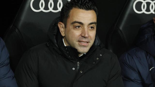 Xavi Hernández, en el banquillo del Santiago Bernabéu