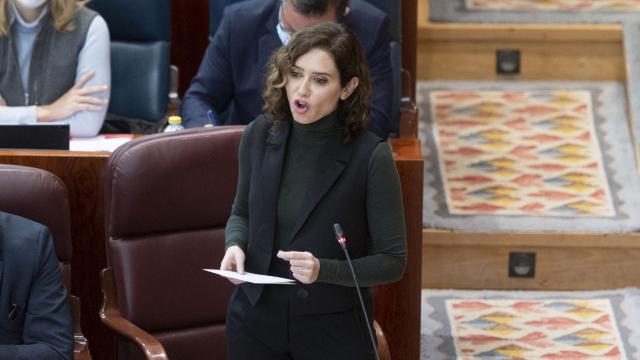 Isabel Díaz Ayuso interviene en una sesión plenaria en la Asamblea de Madrid en esta imagen de archivo.