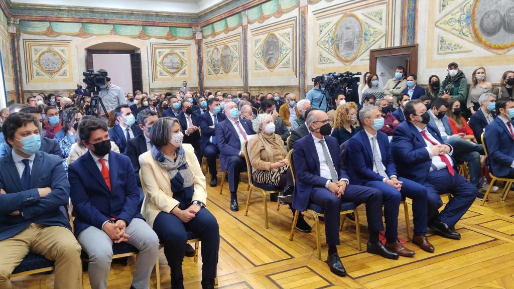 Público asistente al acto de la firma de la unidad de acciones empresarial de Salamanca