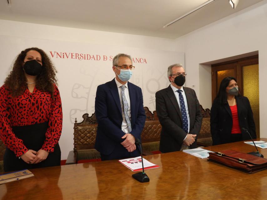 Presentación del informe a cargo del rector, Ricardo Rivero, el catedrático de Psicología Social del Emprendimiento y director del informe, José Carlos Sánchez, y las coautoras Giuseppina María Cardella y Brizeida Hernández.
