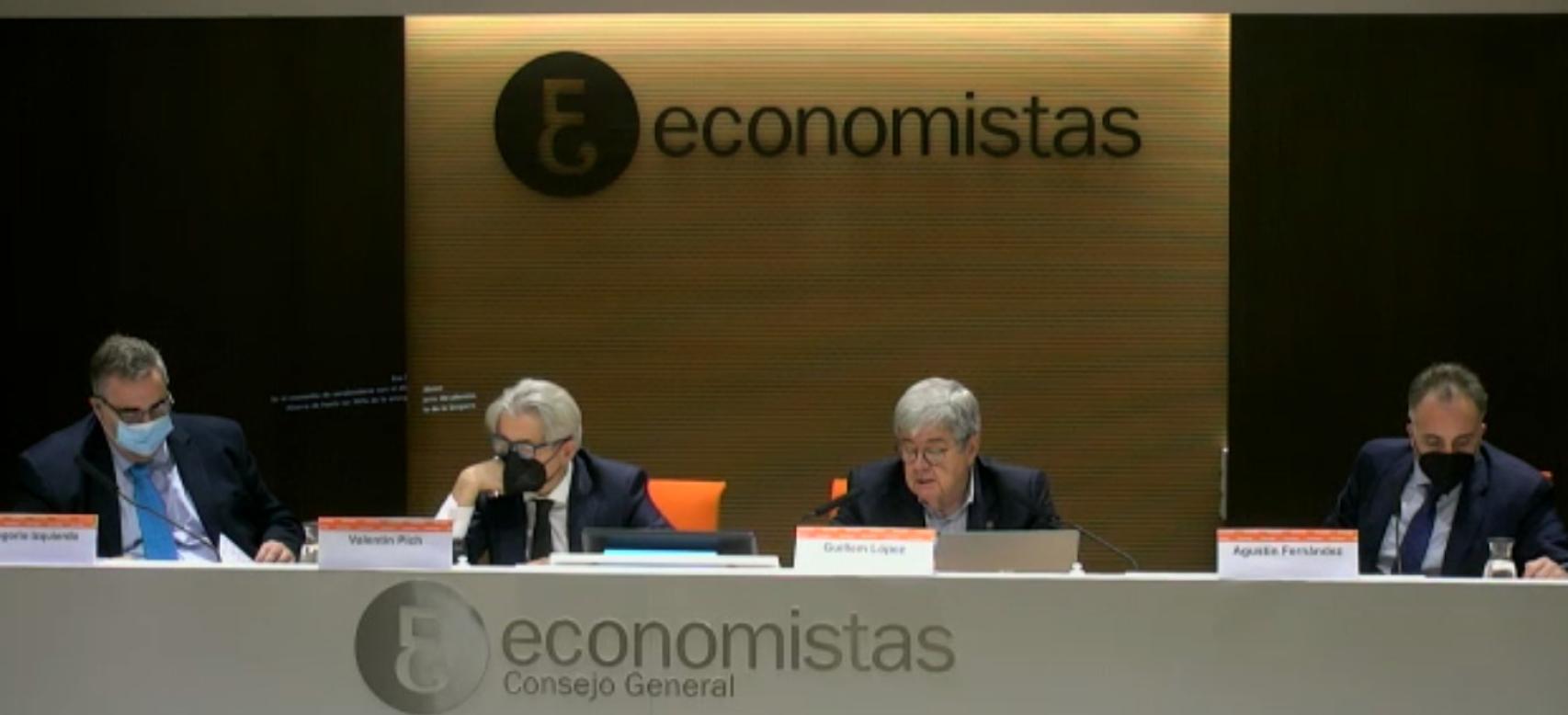 El presidente del IEE, Gregorio Izquierdo, el presidente del CGE, Valentín Pich, el miembro del Comité de Expertos, Guillem López, y el presidente de REAF-CGE, Agustín Fernández.