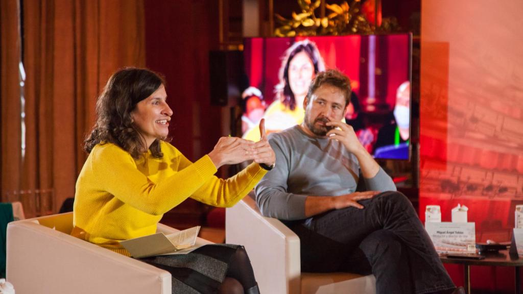 Elena Valderrábano (izq) y Miguel Ángel Tobías durante la mesa de cine y sostenibilidad