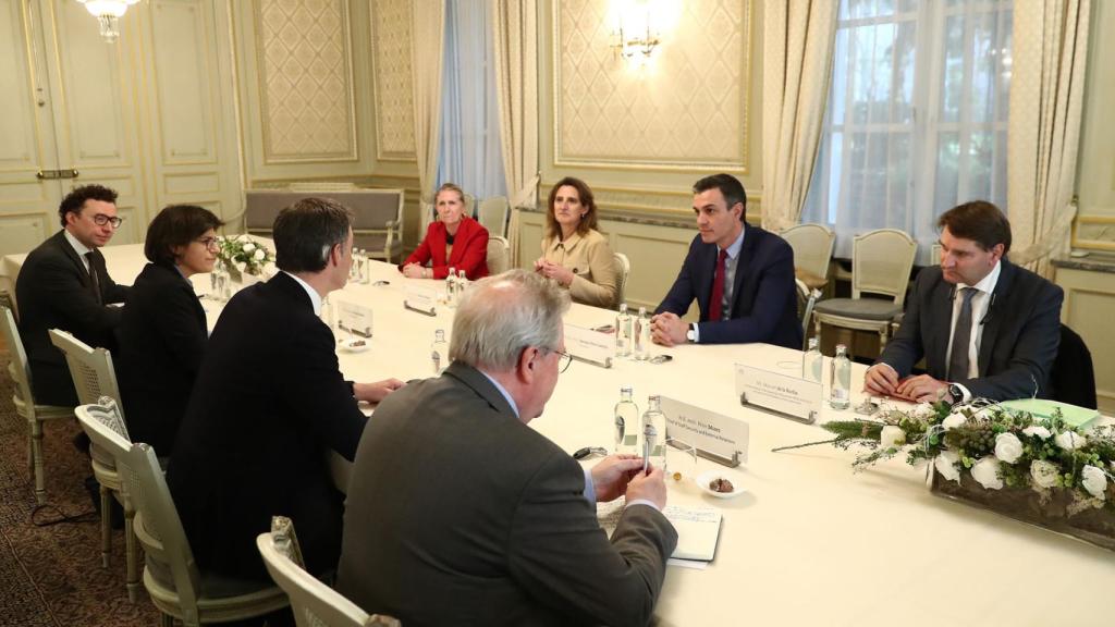 Pedro Sánchez, durante su reunión este lunes con Alexander De Croo en Bruselas