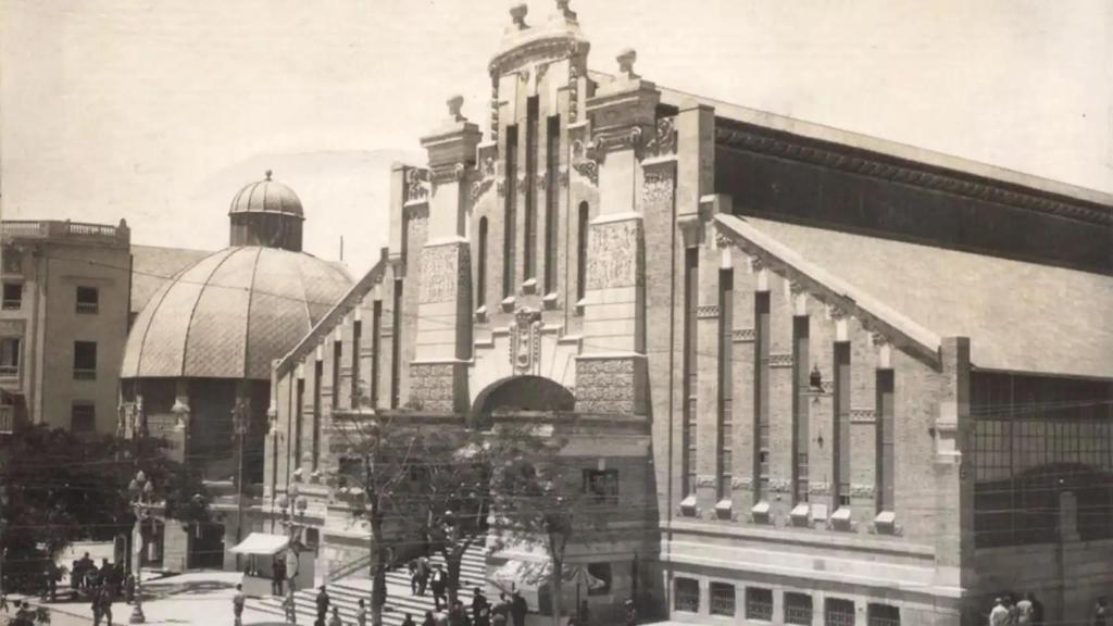 El Mercado Central de Alicante en 1931, siete años antes de que la aviación italiana lo bombardease un 25 de mayo.