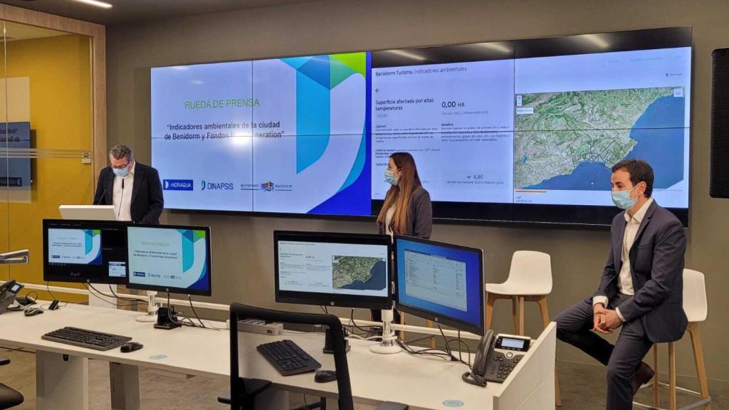 Dinapsis presenta el nuevo sistema de control de indicadores medioambientales en Benidorm.