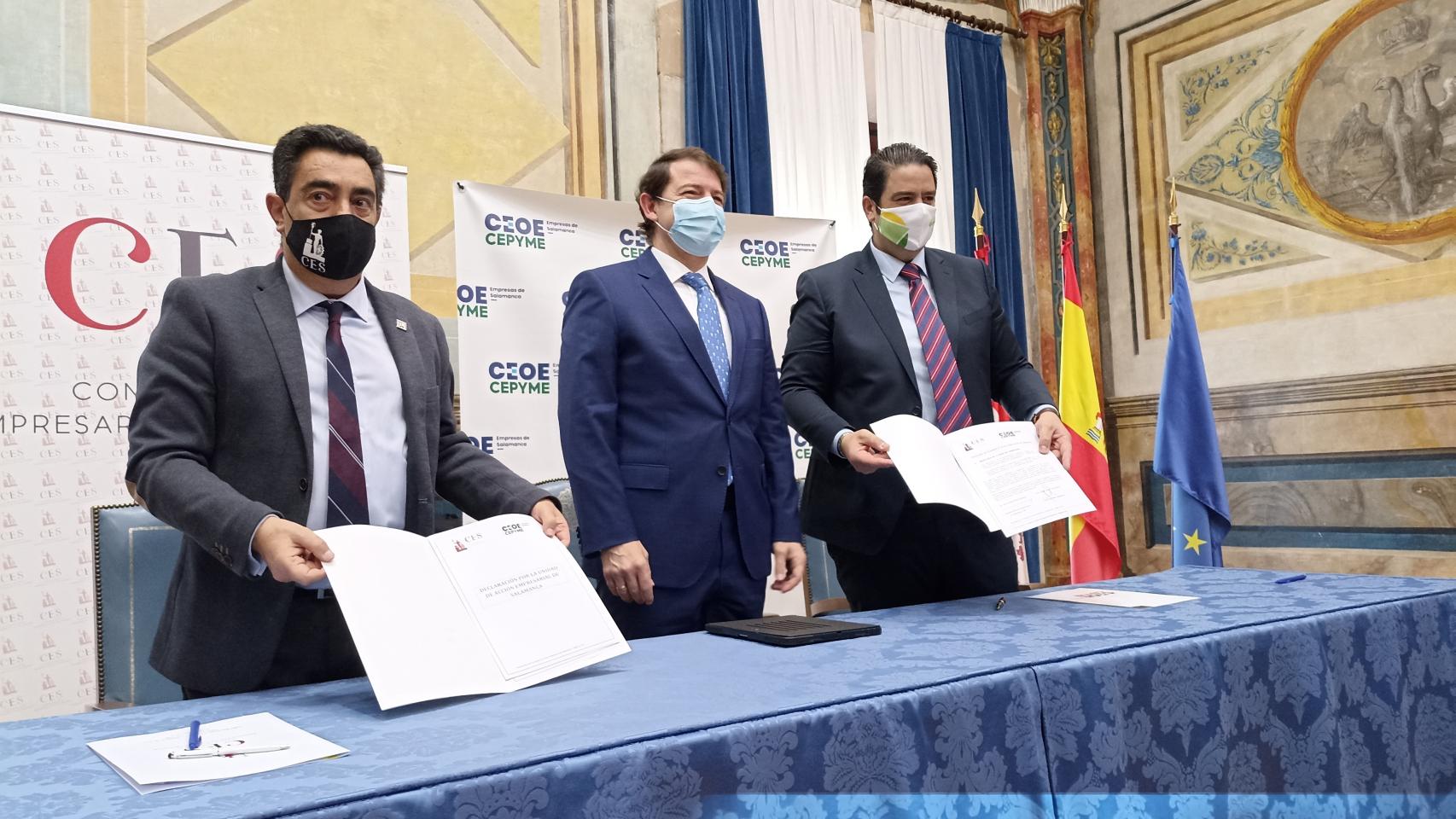 Imágenes de la firma de la unidad de los empresarios de Salamanca