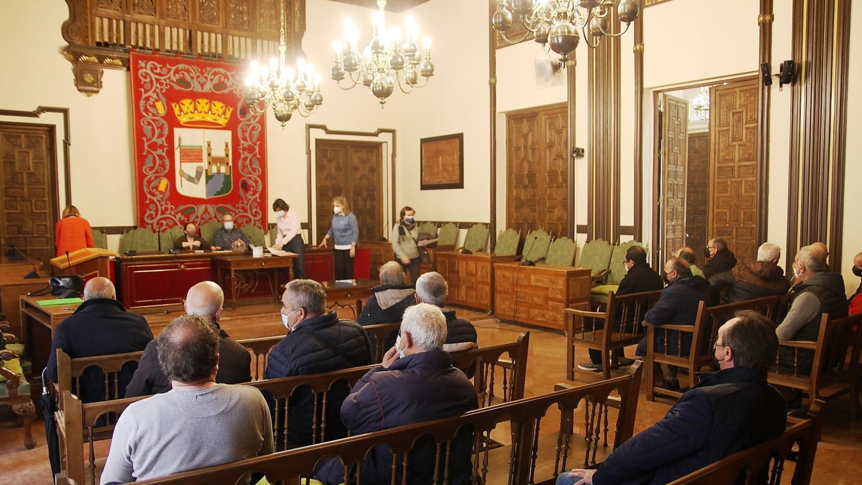 Los adjudicatarios de los huertos urbanos de Zamora firman el contrato de concesión para la nueva campaña