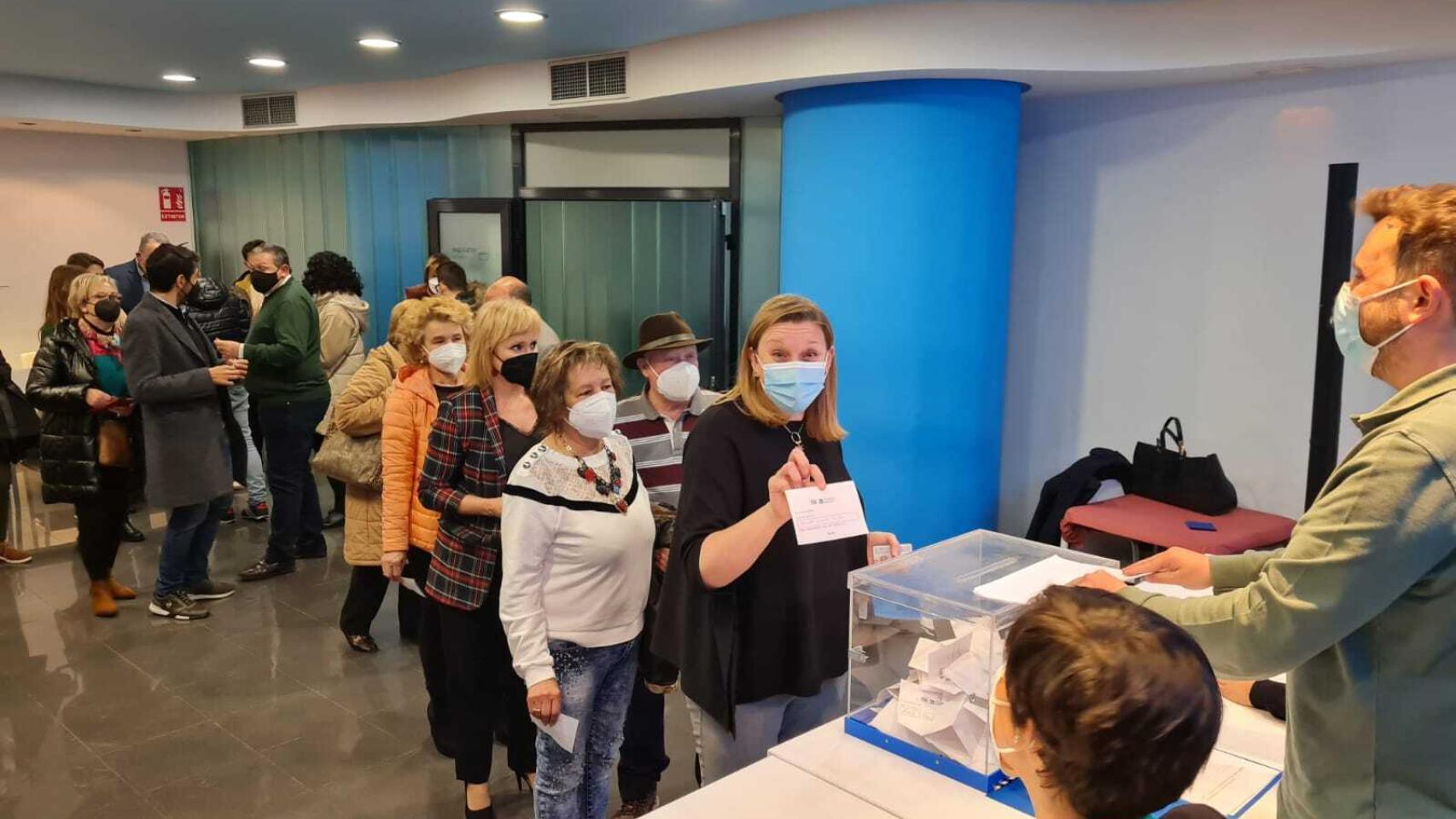 Isabel Blanco vota en Zamora en el proceso de primarias del PP