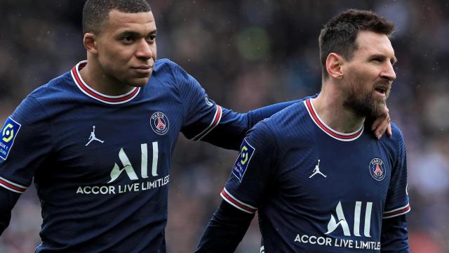 Mbappé y Messi, en un partido del PSG de la temporada 2021/2022