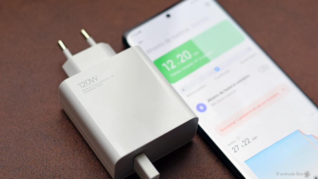 El cargador de 120 W se incluye con el Xiaomi 12 Pro