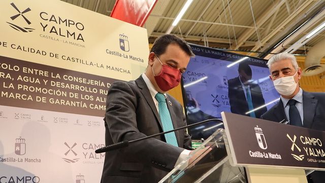 Francisco Martínez Arroyo en la firma de este lunes.