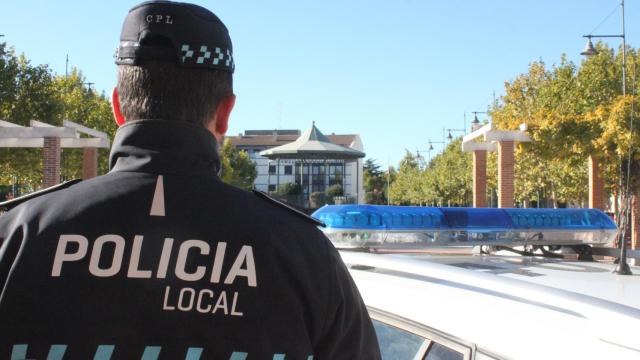 Un agente de la Policía Local de Cabanillas del Campo (Guadalajara).