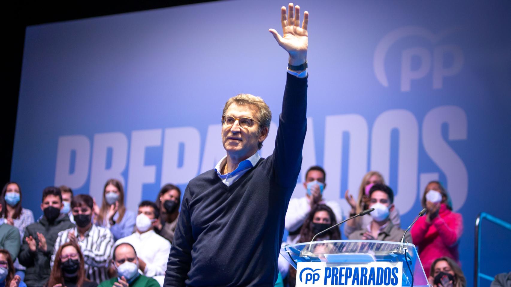 El candidato a la presidencia del Partido Popular, Alberto Núñez Feijóo, este domingo en Mérida.