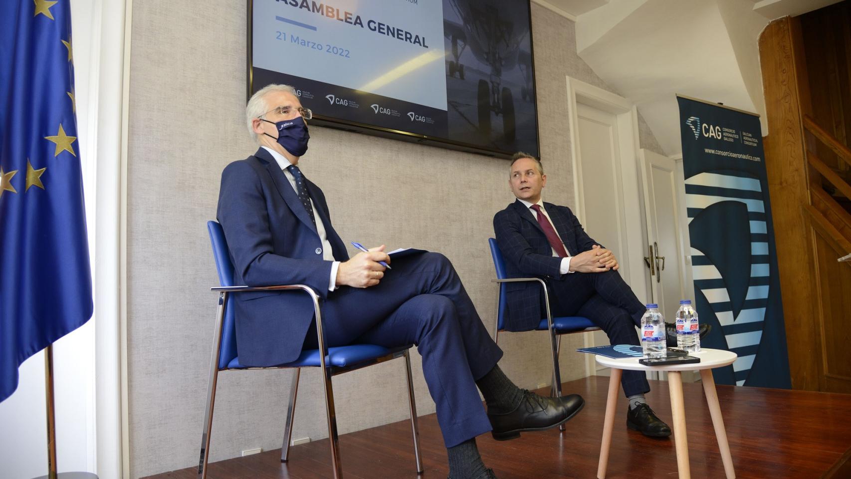 Francisco Conde y Enrique Mallón durante la Asamblea General del CAG en Vigo.