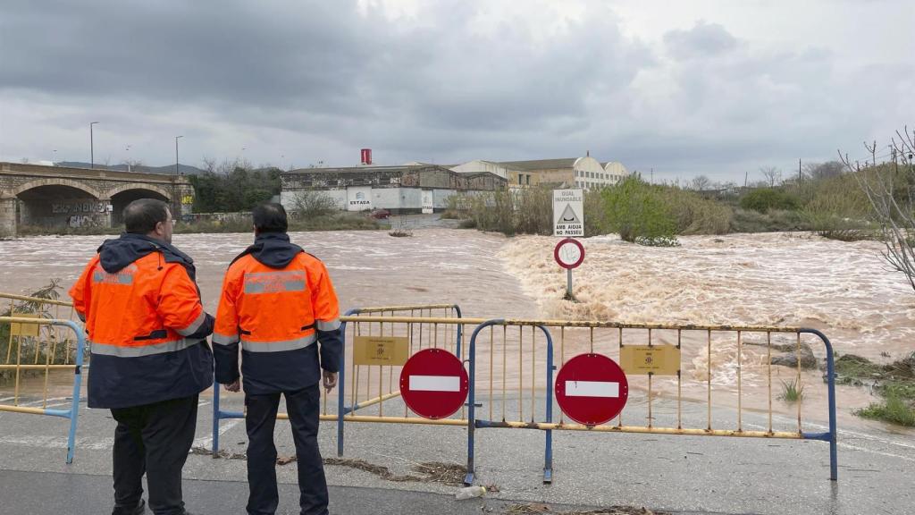El río Palancia se desborda en Sagunto (Valencia).