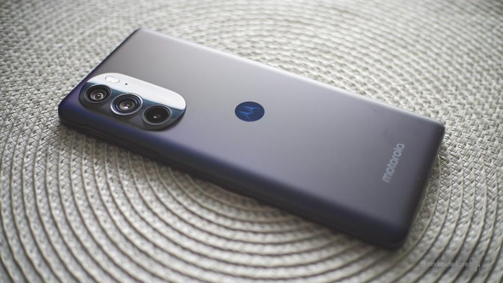 Motorola Edge 30 pro por detrás
