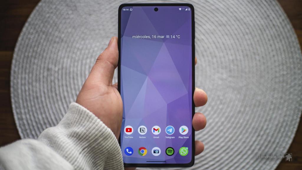 Motorola Edge 30 Pro pantalla