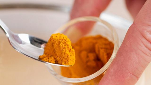 Cúrcuma en polvo.