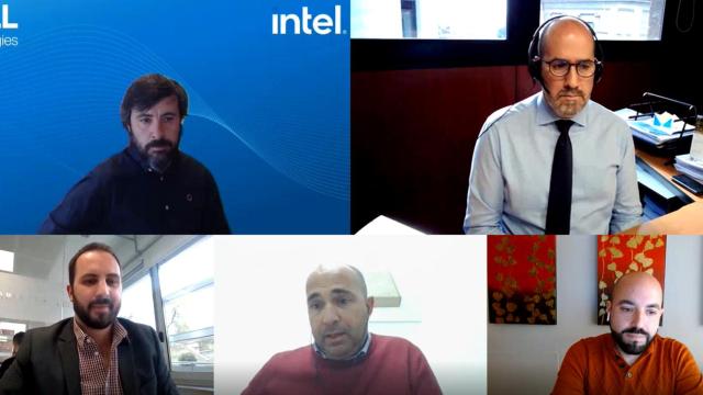 Los ponentes en la mesa redonda organizada por D+I, Dell e Intel. De izquierda a derecha y arriba a abajo:  Javier González Alonso, Account Systems Engineeer en Dell,  José Carlos Rodríguez, responsable de Seguridad de Mutua Tinerfeña; Alberto Iglesias Fraga, subdirector de D+I; Pedro José Márquez, responsable TIC de la zona Sur de la Compañía de Jesús; y Miguel Ángel Aba, administrador de Sistemas y Ciberseguridad de Jesús Navarro SA.
