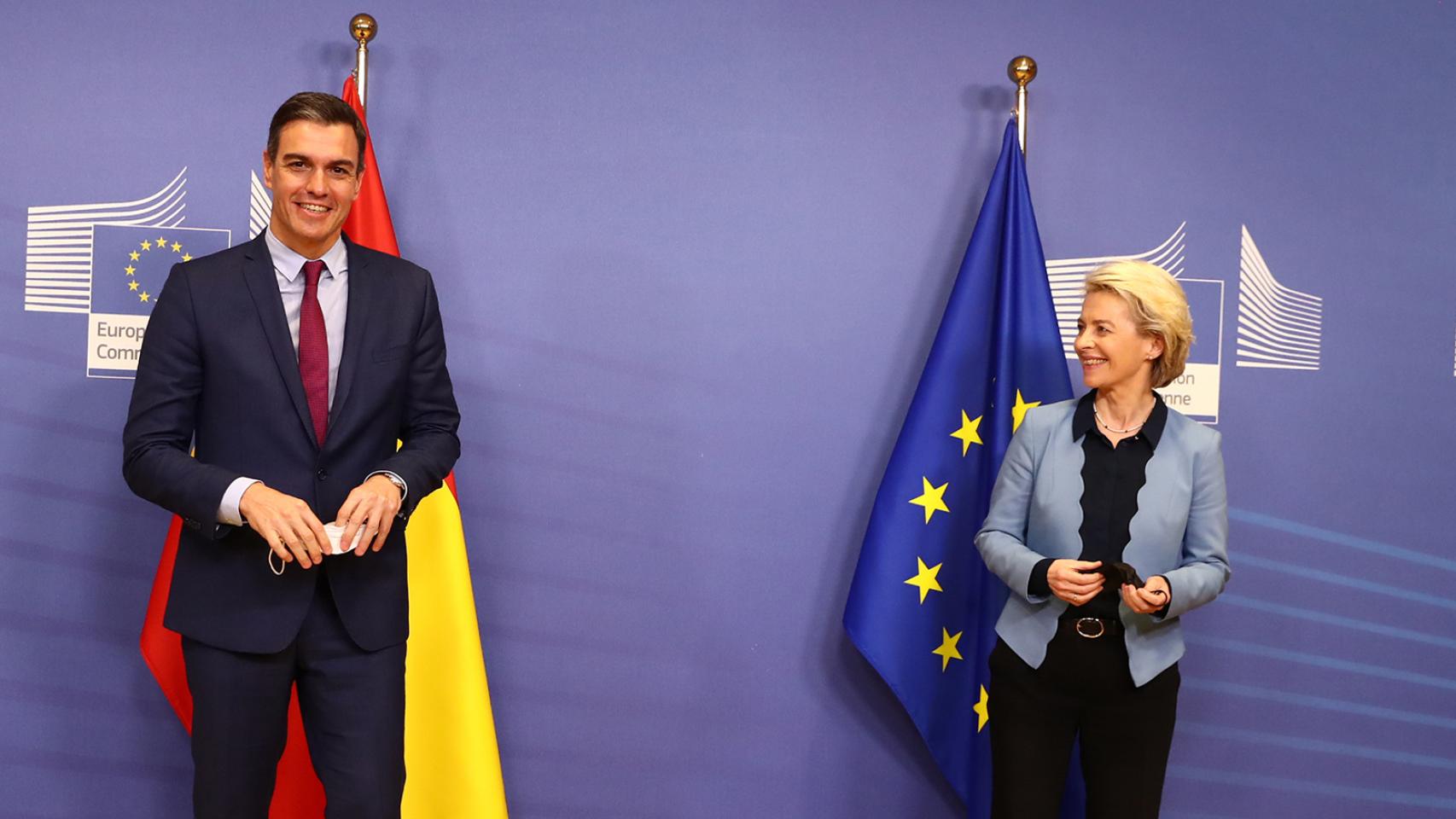 El presidente del Gobierno, Pedro Sánchez, junto a la jefa de la Comisión, Ursula von der Leyen.