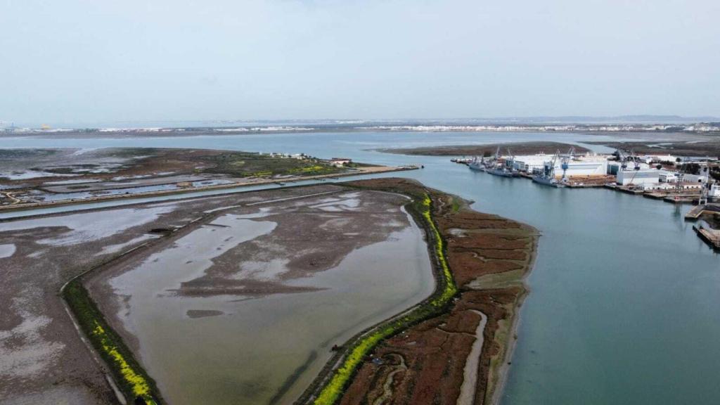 El Caño, en una de sus desembocaduras que da a la Bahía de Cádiz.