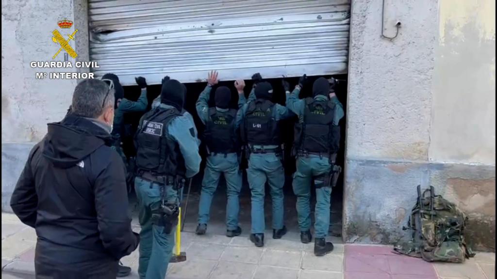 Imagen de uno de los registros llevados a cabo por la Guardia Civil.