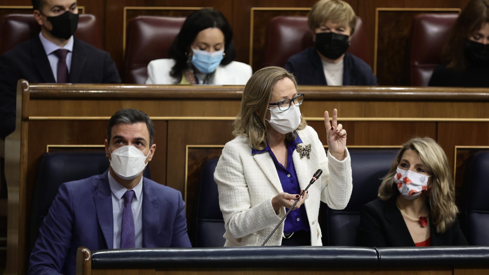 Nadia Calviño, vicepresidenta primera y ministra de Asuntos Económicos y Transformación Digital, interviene en el Congreso de los Diputados.
