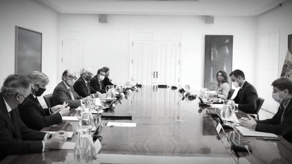 Pedro Sánchez recibe a los principales representantes de las empresas de energía en Moncloa.