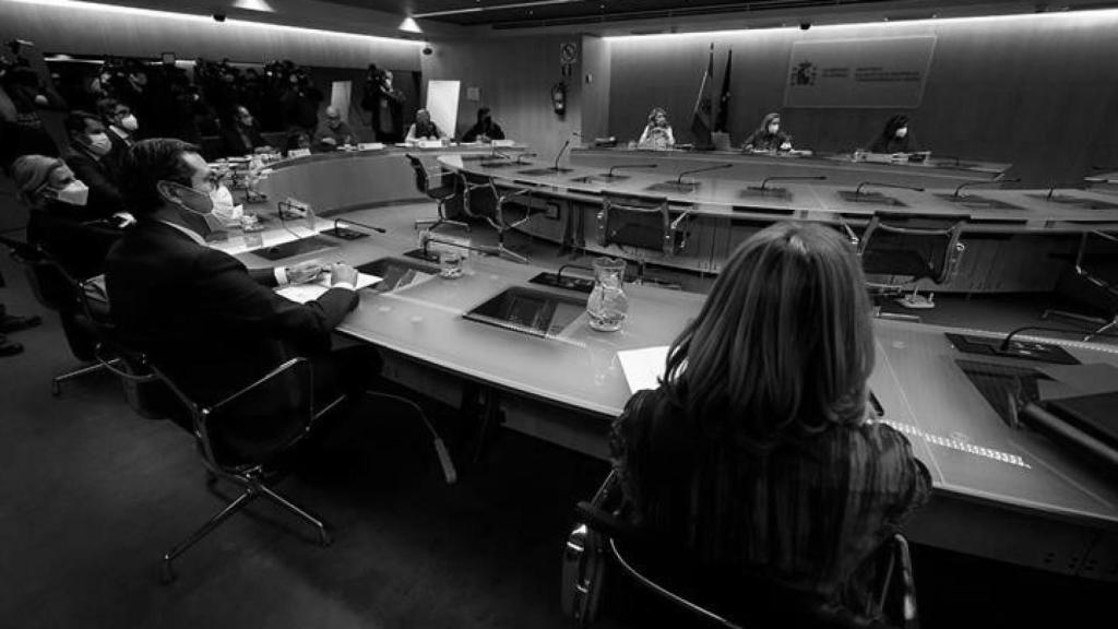 Reunión de la vicepresidenta, Nadia Calviño, con los agentes sociales.
